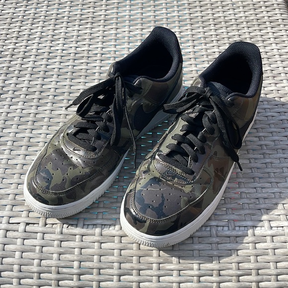 NIKE AIR FORCE 1 LV8 CAMOUFLAGE LOW TOP SNEAKERS WITH WHITE BOTTOM US SIZE 9.5 M - Picture 9 of 15